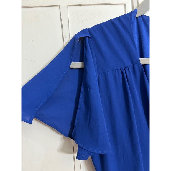 NWT Lulu’s size medium blue midi wrap dress - Picture 2 of 4